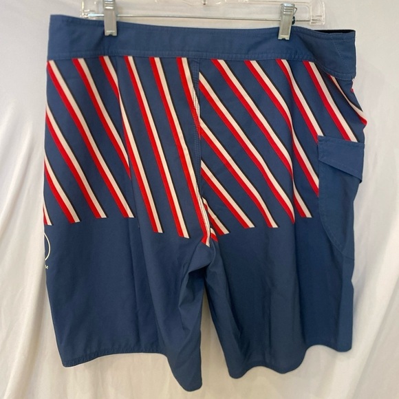 Volcom  Board Shorts Size 36 blue and red - Picture 8 of 8
